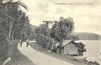 Wandelweg langs de Baai te Sabang.