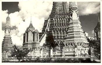 The Temple of Dawn, Dhomburi Thailand