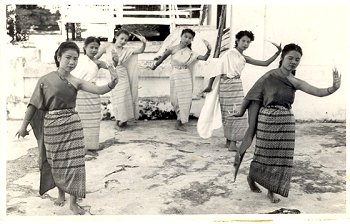 Six posing Thai dancers