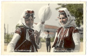 112 - Bulgarlsche national Trachten