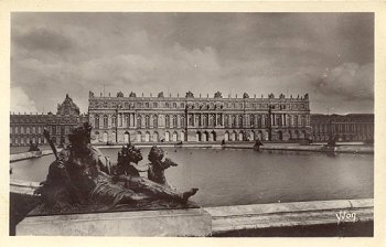 3 Faade du Chteau sur les Parterres d'Eau.