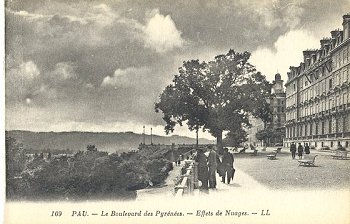 109 PAU. - Le Boulevard des Pyrnes. - Effets de Nuages. - LL