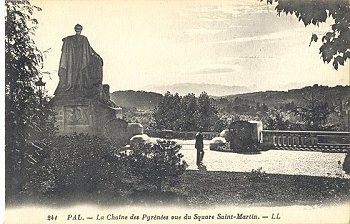 241 PAU. - La Chaine des Pyrnes vue di Square Saint-Martin. - LL